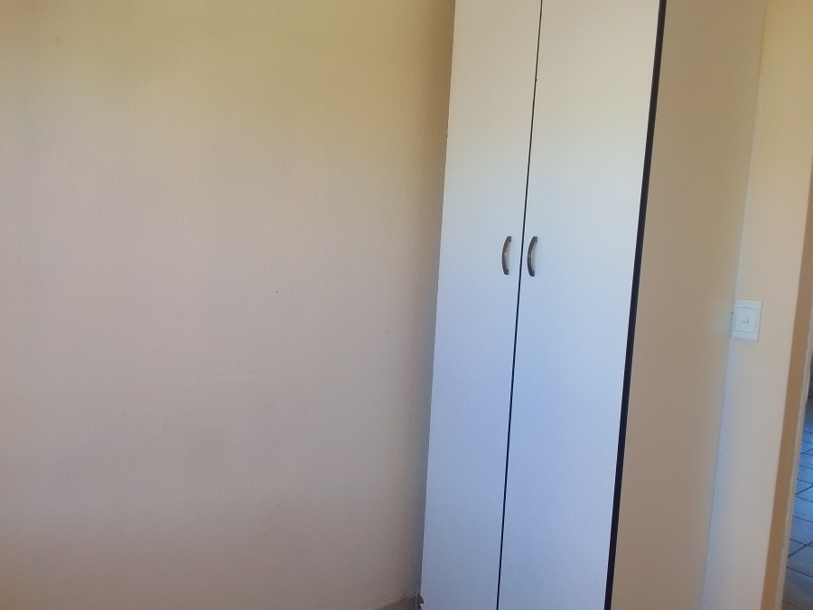 To Let 2 Bedroom Property for Rent in Mid Town North West